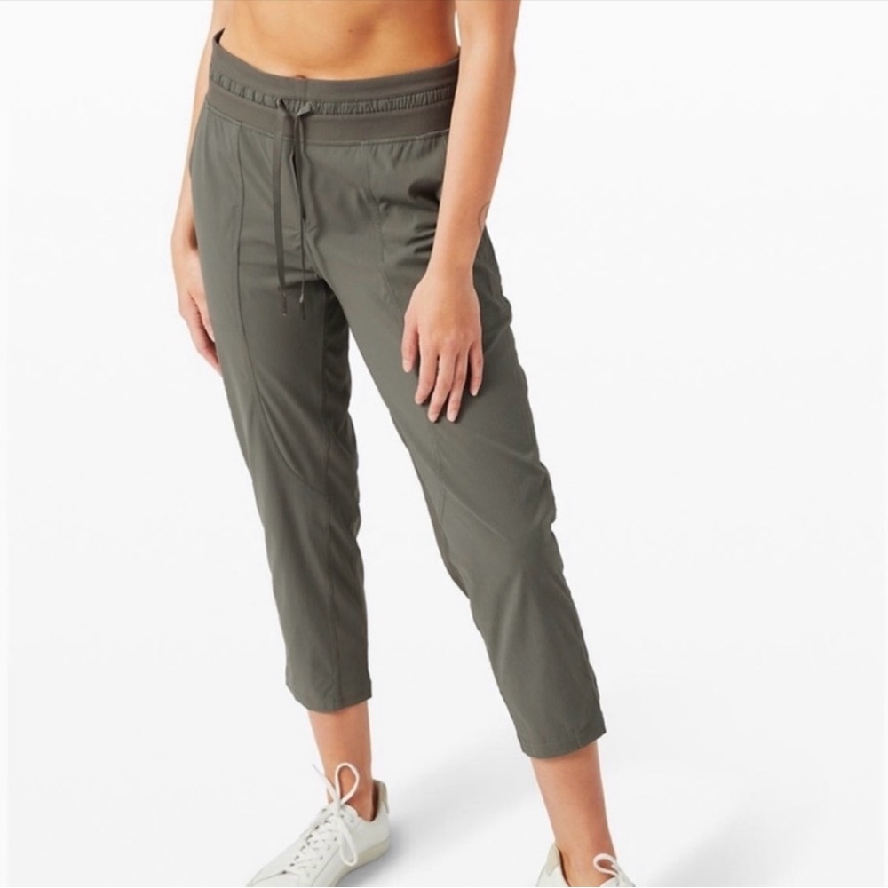 Lululemon Dance Studio Crop 10